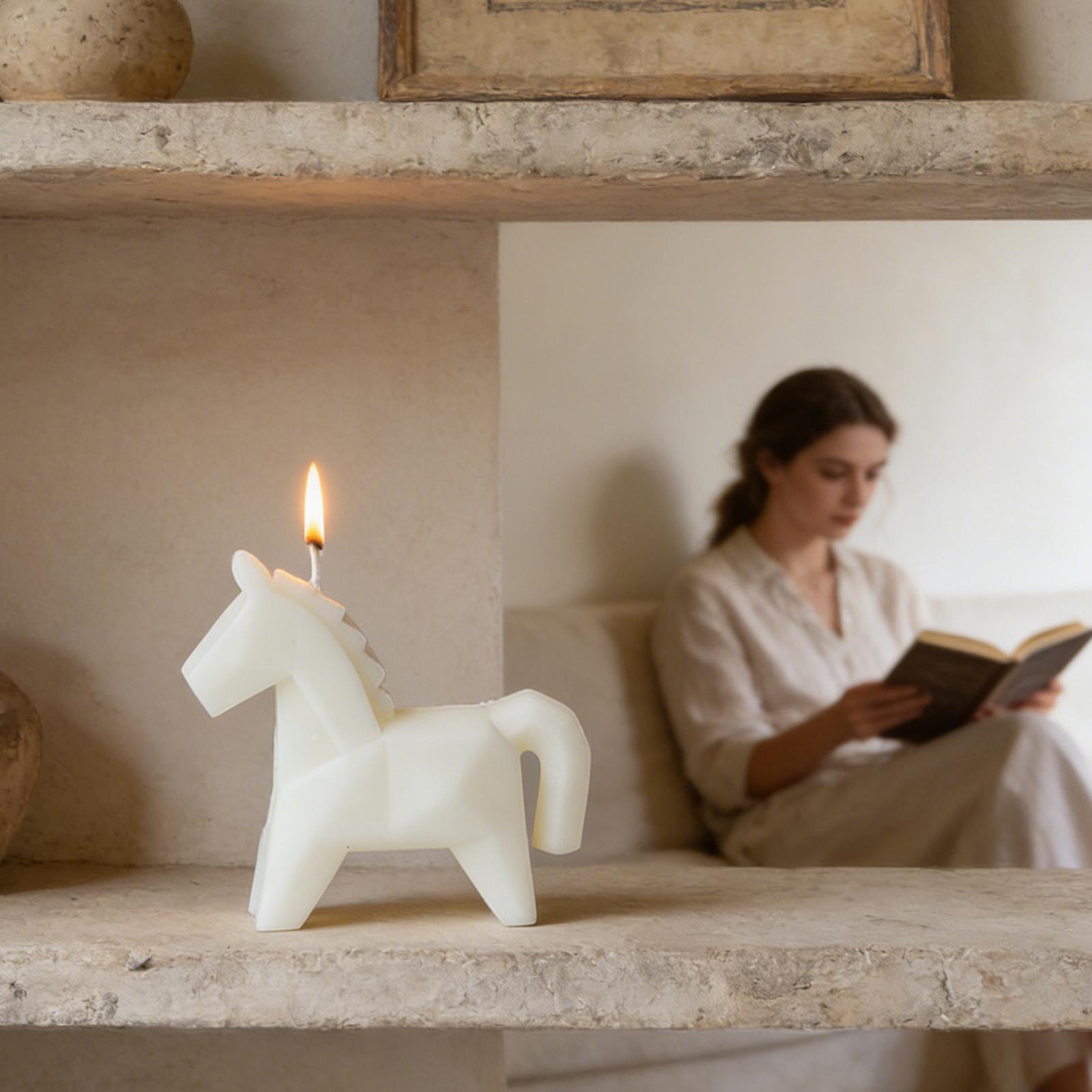 Paardenvormige geurkaars Tradi - Beeswax Taper Candle recensie en prijs